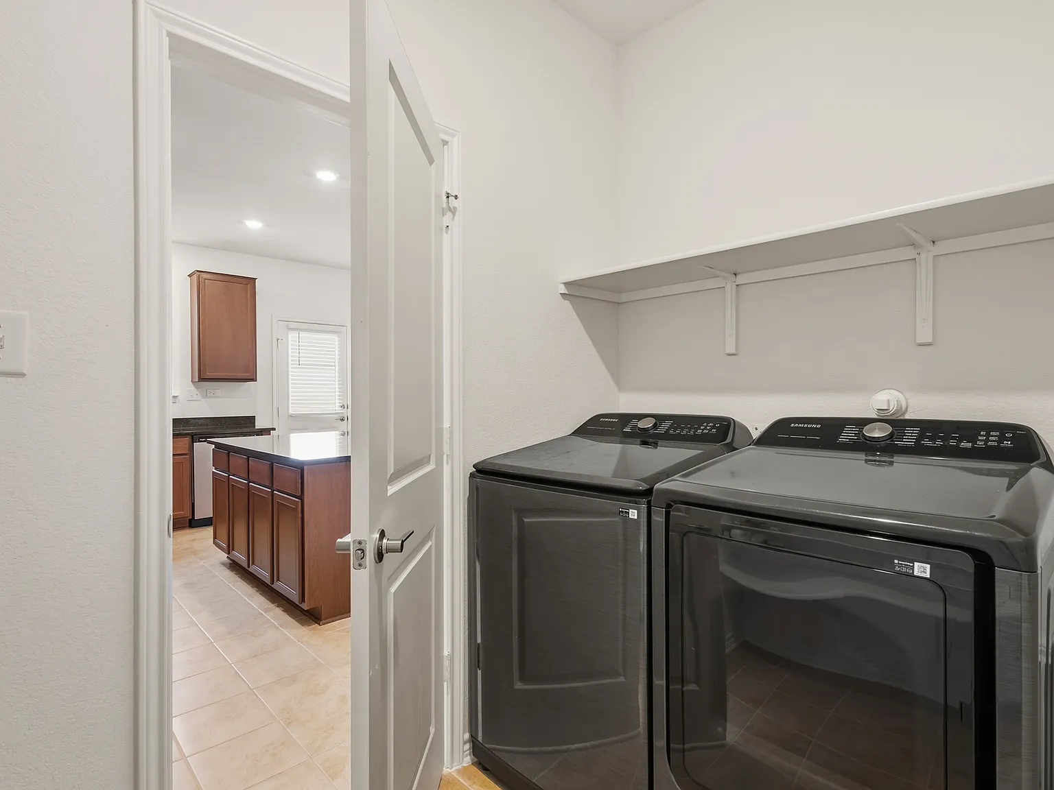 3 bed, 2.5 bath, 2153 sqft, $2,900 — Photo 3
