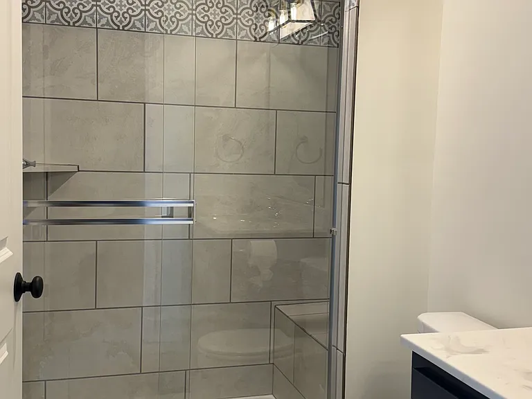 Guest bedroom shower