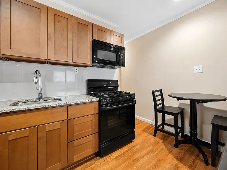2319 Cedar St #1 — Photo 8