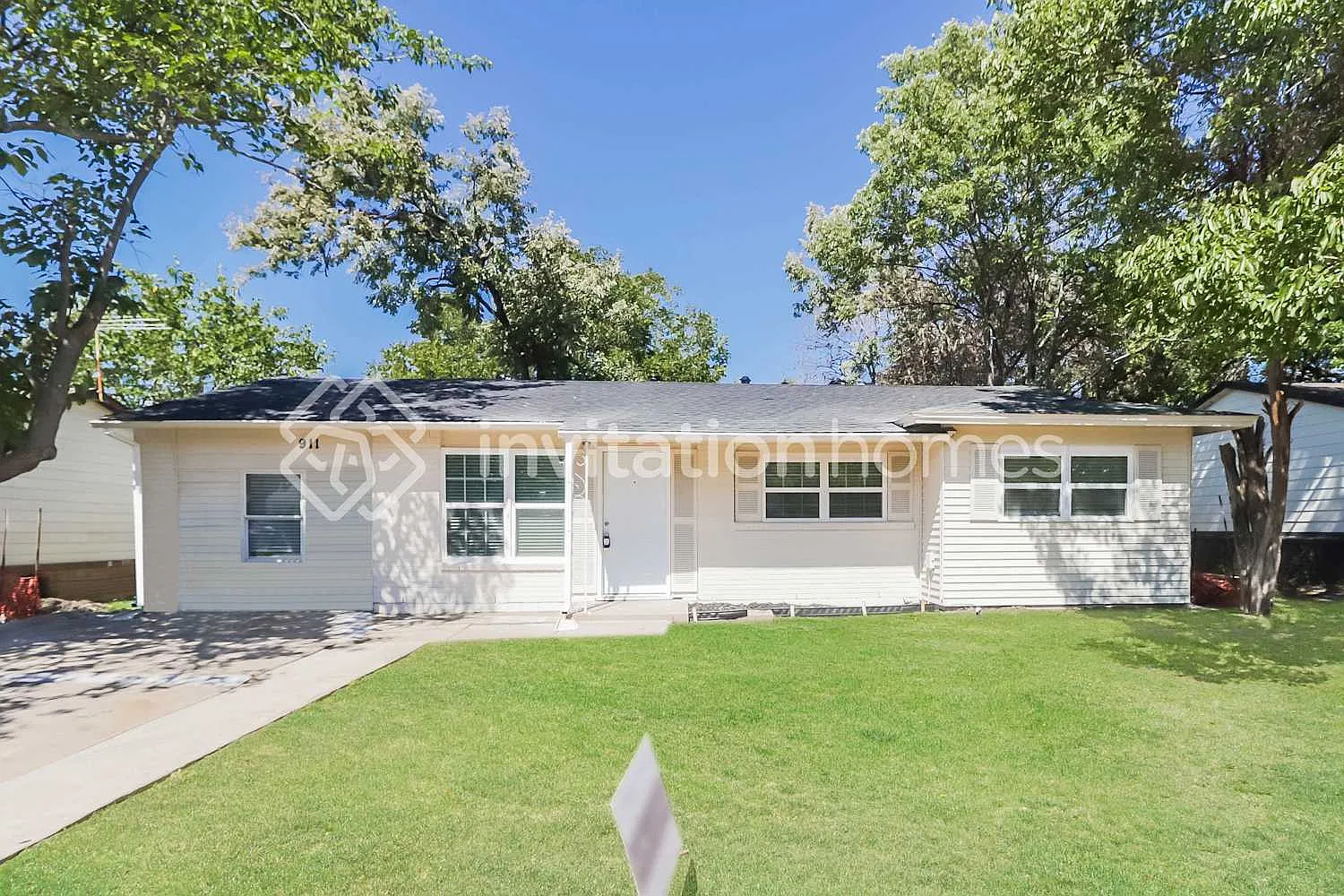 911 Glynn Oaks Dr Arlington, TX 76010 — Photo 1