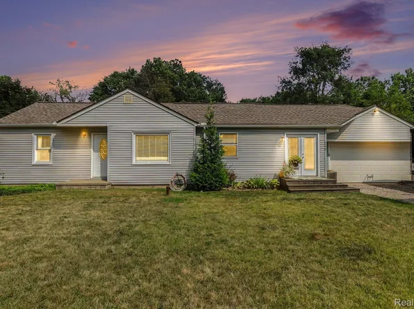249 S Coats Rd, Oxford, MI 48371