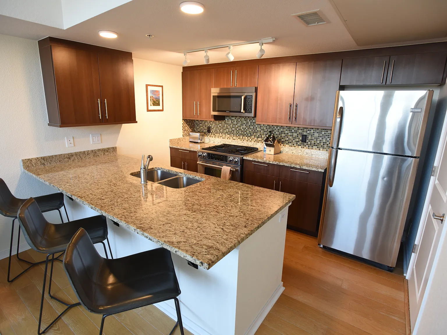 1 bed, 758 sqft, $2,395 — Photo 2