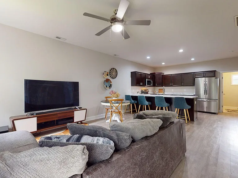 206 N Stingray Ln — Photo 2