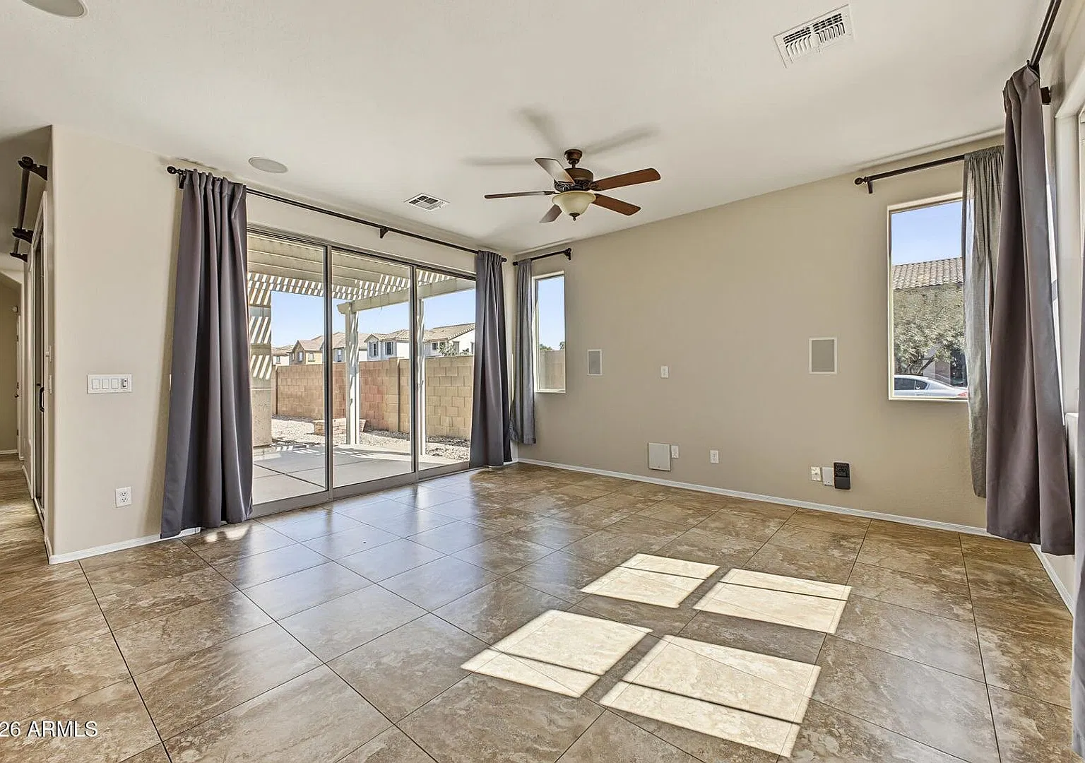 3 bed, 2.5 bath in Glendale recently updated — Photo 3