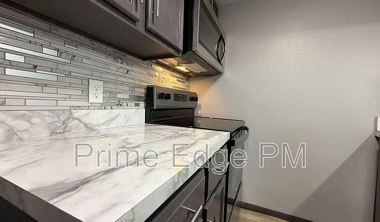 4520 Calvert St #6 — Photo 8
