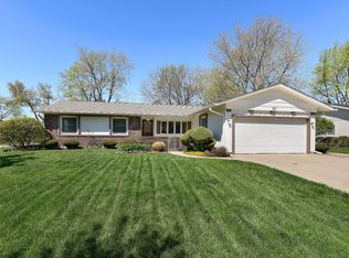 307 Dorchester Ln, Elk Grove Village, IL 60007