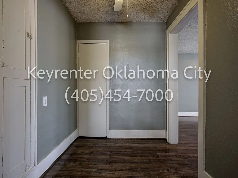 1700 N Robinson Ave — Photo 17