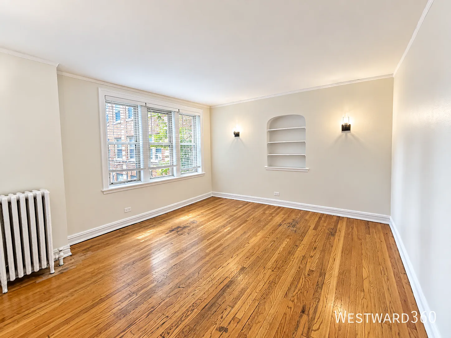 Newly Renovated 1st Floor Apartment 2BR/1BA in Prime Rogers Park — Photo 3