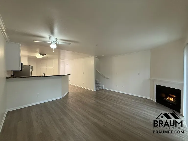 7323 WINNETKA — Photo 2