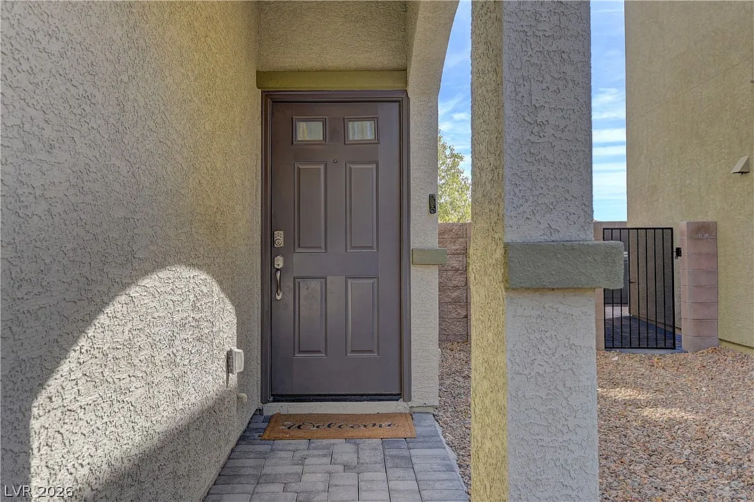 4 bed, 2.5 bath, 1876 sqft, $2,299 — Photo 3