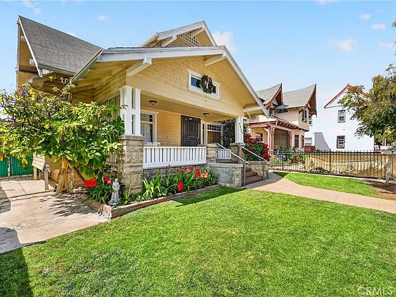 3rd image of 1131 Echo Park Ave