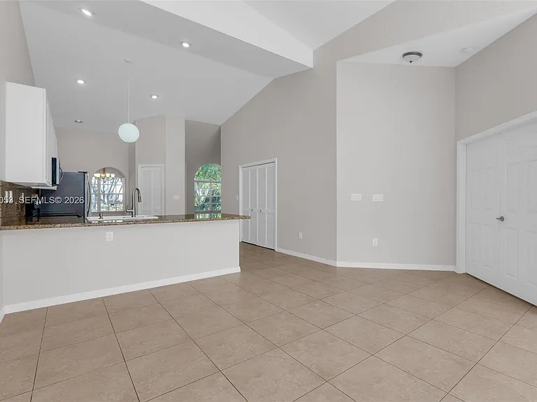 10635 NW 54th St — Photo 7