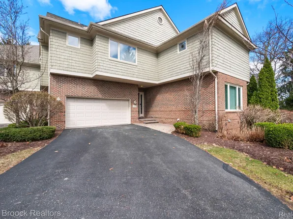 3828 Pine Lake Knoll Dr, West Bloomfield, MI 48324