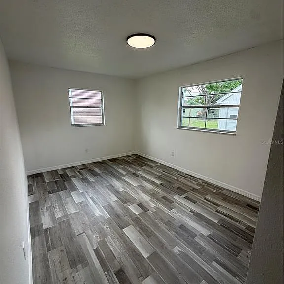 109 Dakota Ave — Photo 16