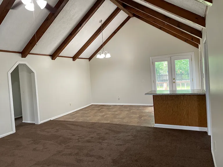 324 Peggy Dr — Photo 3
