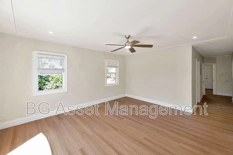 2801 Sabral Cir