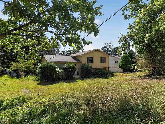 3rd image of 2811 Arrowhead Dr NE