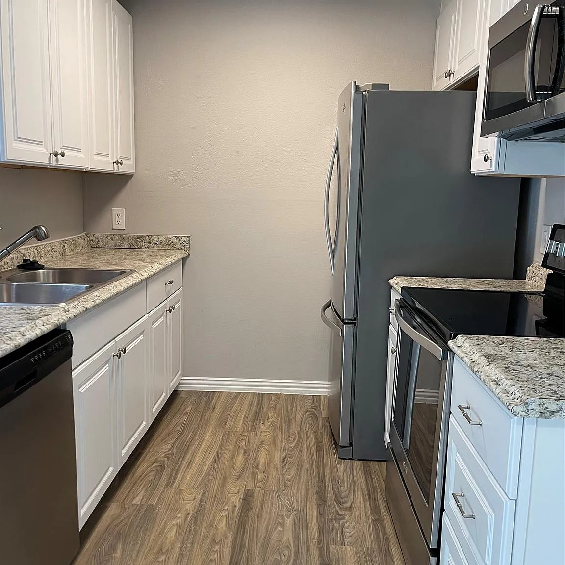1 bed, 1.0 bath, 612 sqft, $900 — Photo 2