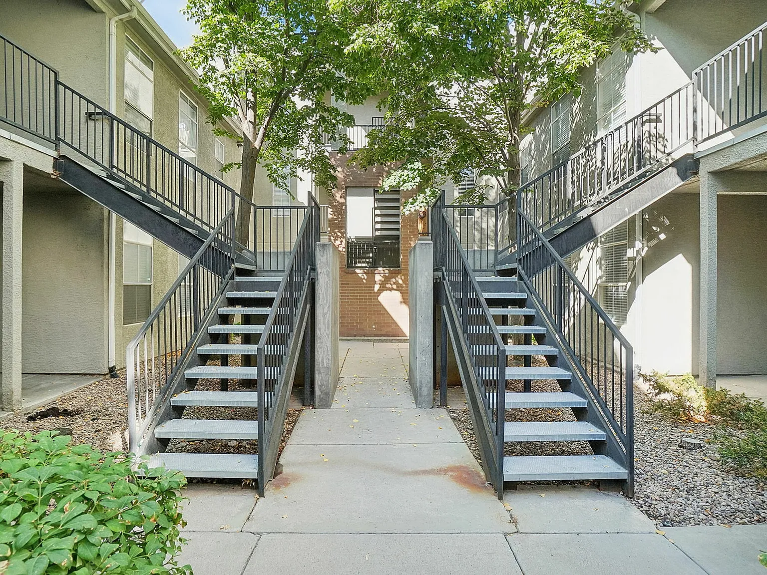 Sterling Village Apartments — Photo 4