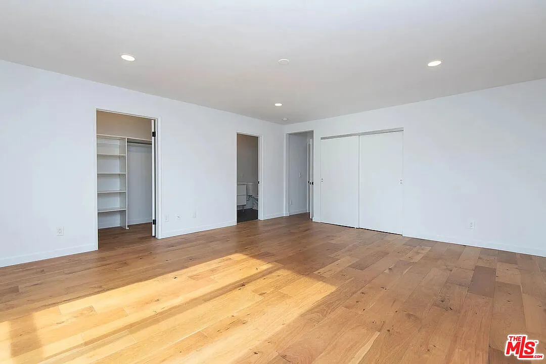 2 bed, 2.0 bath, 1000 sqft, $3,050 — Photo 4