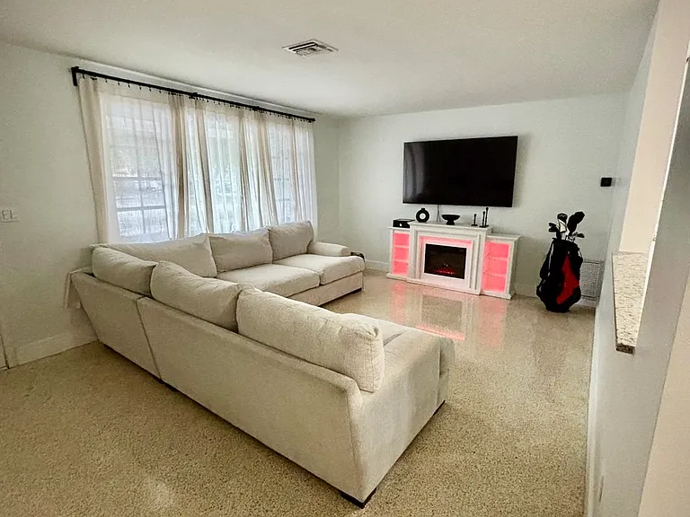 10731 SW 36th St — Photo 3