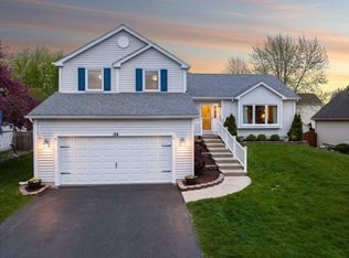 124 Sandalwood Ln, Bolingbrook, IL 60440