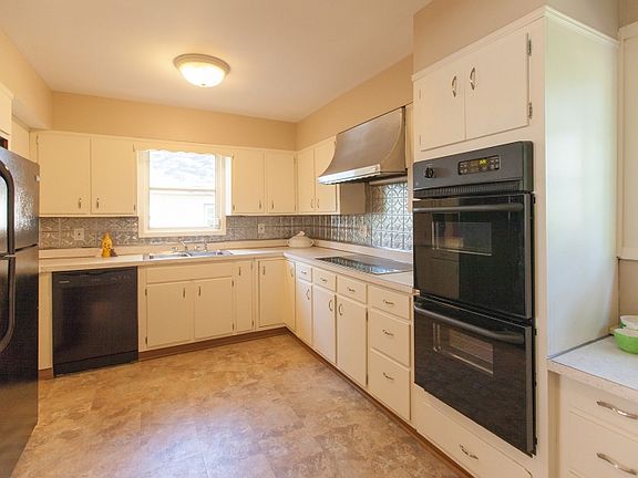 5th image of 257 Heywood Ave
