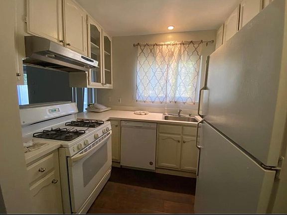 3rd image of 1-3615 Vineland Ave #1