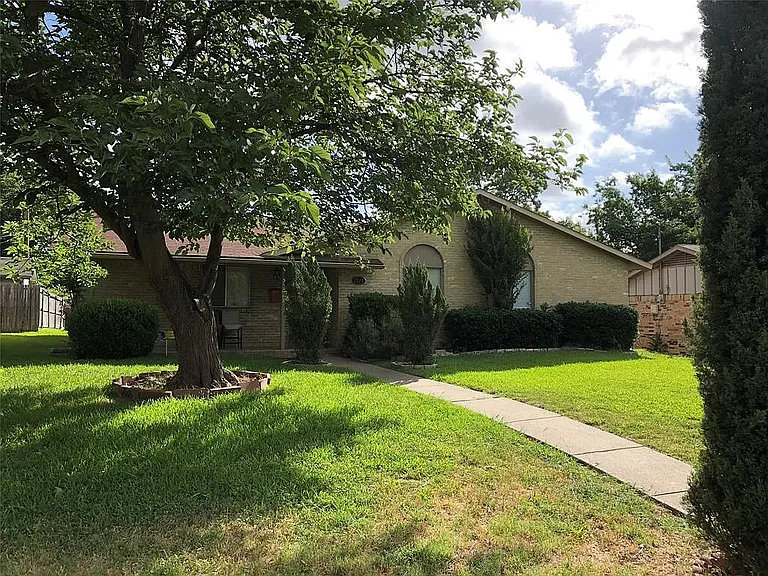 2123 Bowie Dr — Photo 1