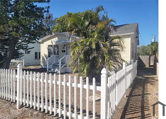 3 bed, 920 sqft, $2,100 — Photo 3