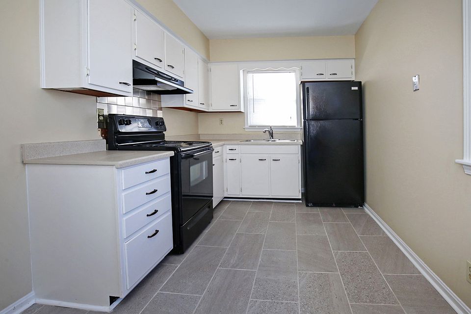 Eat-in Kitchen with tile floors