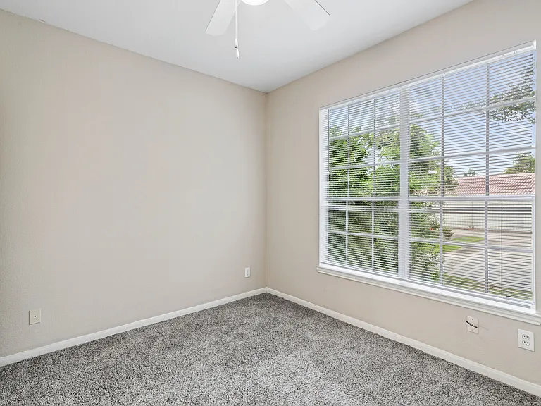 Chelsea Apartments — Photo 12