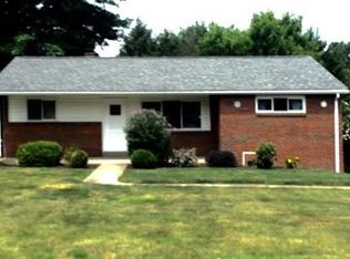 124 Penn Woods Dr, Irwin, PA