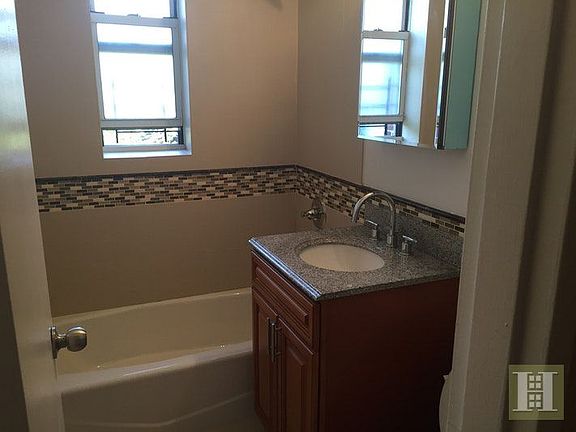 5th image of 3555 Oxford Ave APT 6H