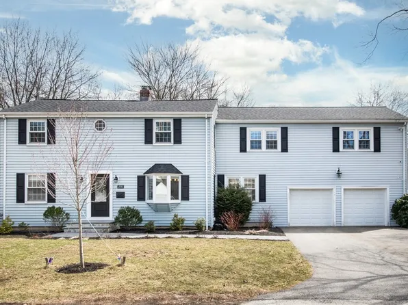 230 Walnut St, Reading, MA 01867