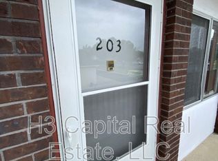 1306 9th St APT 203, Highland, IL 62249