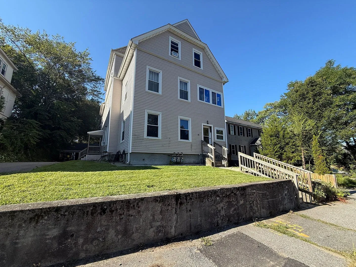 35 Vinton St — Photo 1