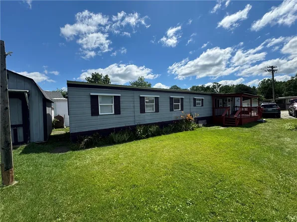 15 S 1st St, Youngwood, PA 15697