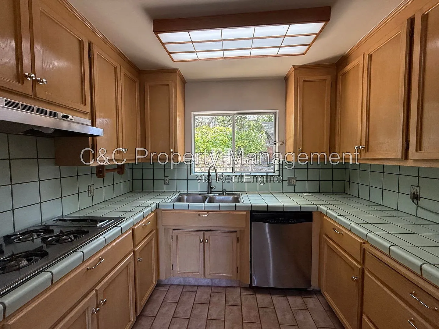 3 bed, 1.0 bath, 997 sqft, $4,000 — Photo 3