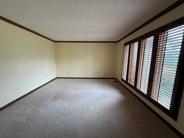 590 Wedgwood Dr — Photo 33