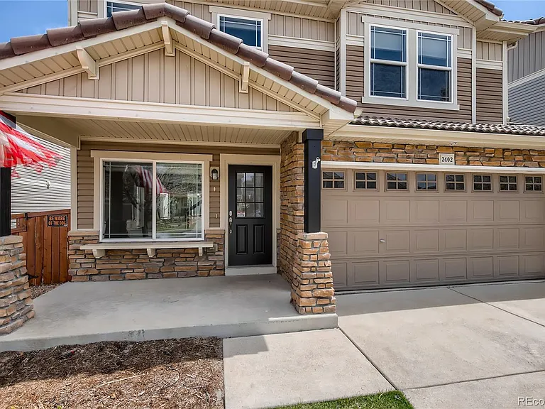 2402 S Quartz St — Photo 2