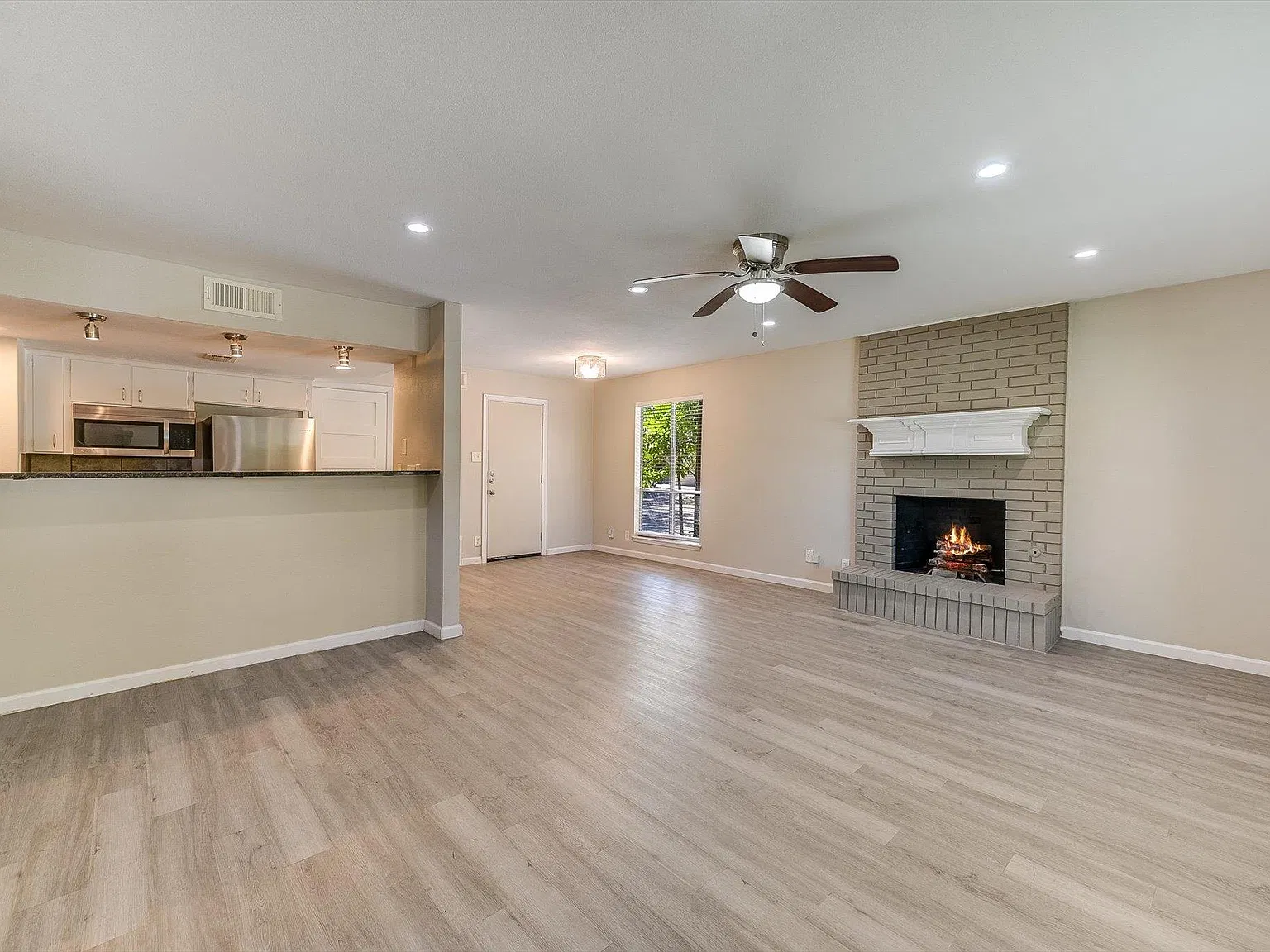 2 bed, 1.5 bath, 1346 sqft, $1,750 — Photo 4