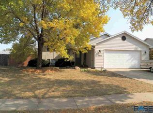 5620 S Southwind Ave, Sioux Falls, SD 57106