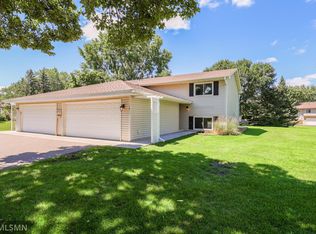 3821 Deercliff Ct, Eagan, MN 55123