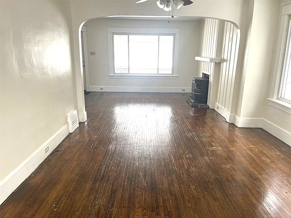 4th image of 424 Lighthouse St