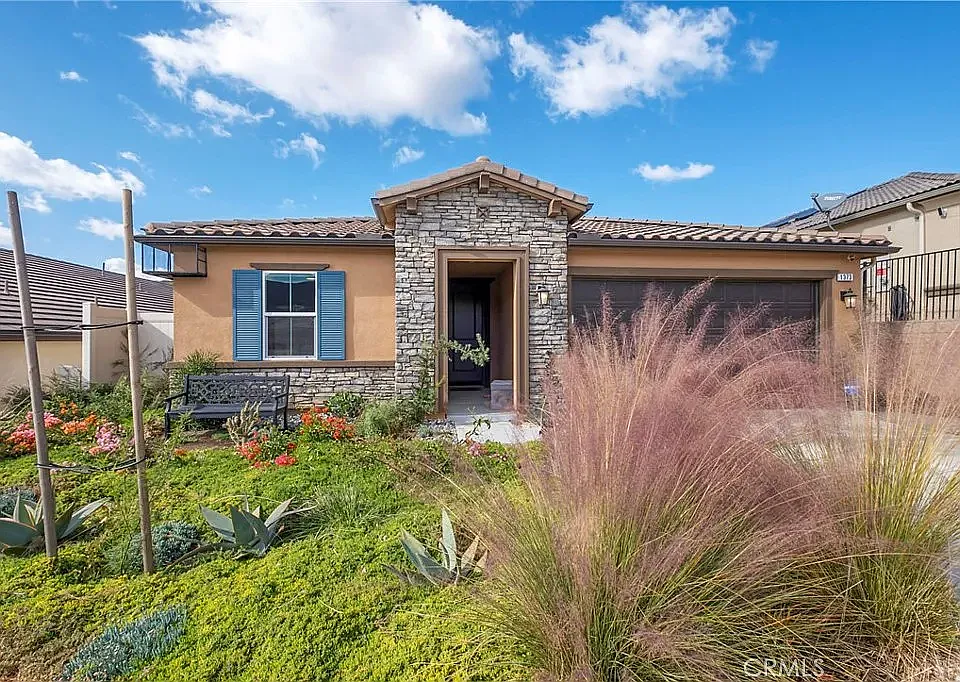 1373 Topanga Dr
