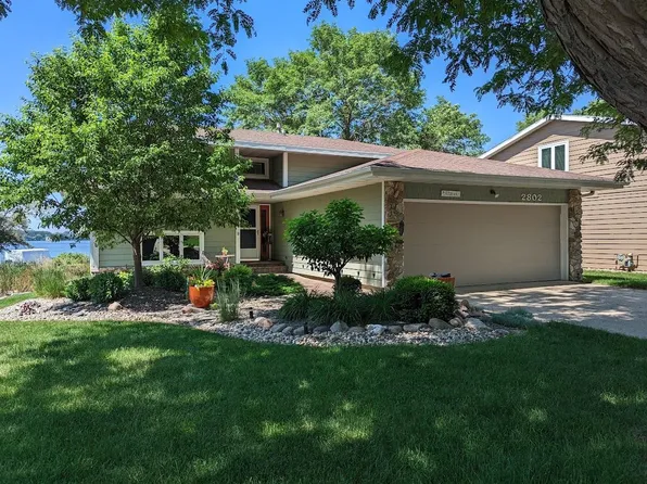 2802 Center Lake Dr, Spirit Lake, IA 51360