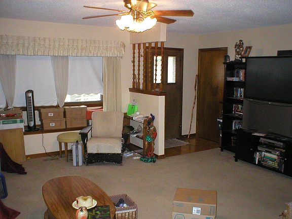 4th image of 105 W Long Ln