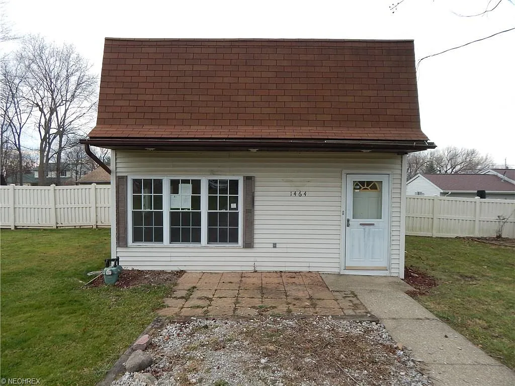 1464 Roosevelt Ave photo 1