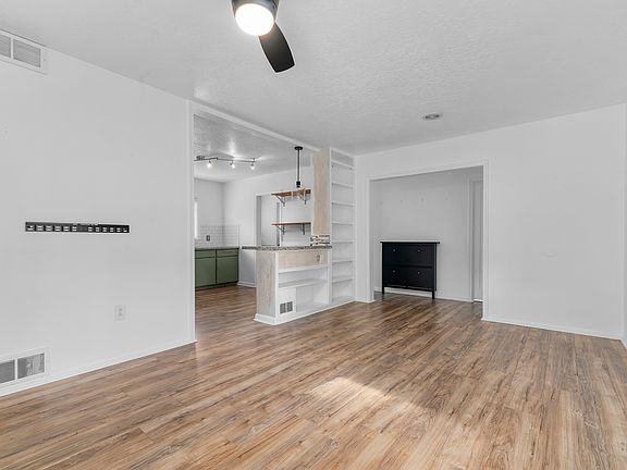 5th image of 524 E Wilson Ave S